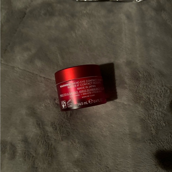 Red and Silver Skincare Mask Set - Picture 5 of 11